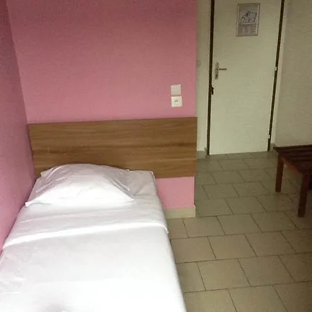 Le Diplomate Hotel *