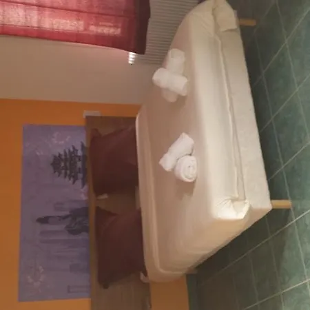 Le Diplomate Hotel *