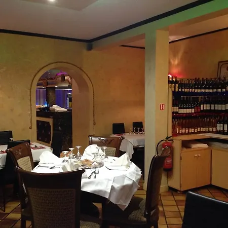 Le Diplomate * Le Kremlin-Bicêtre