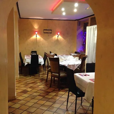 Le Diplomate Szálloda Le Kremlin-Bicêtre