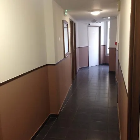 Le Diplomate * Le Kremlin-Bicêtre