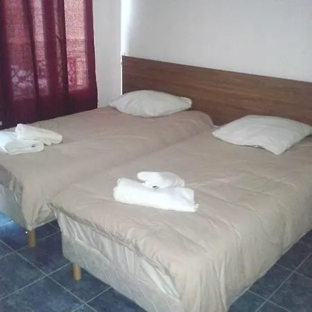 Le Diplomate Hotel *